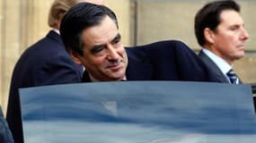 Le François Fillon qui fuyait la lumière en fronçant les sourcils a cédé la place à un Premier ministre émancipé de l'encombrante tutelle de Nicolas Sarkozy et jouant avec assurance sa partition personnelle. "C'est évident, il est plus confiant en lui pui