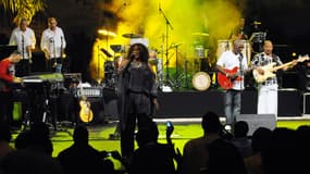 Patrick Saint-Elie (en haut à droite) durant une prestation de Kassav', le 1er mai 2009 à Abidjan (Côte d'Ivoire)