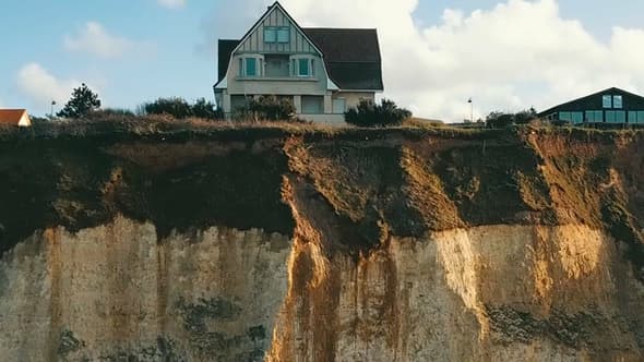 En Normandie, des communes obligées de détruire des maisons face au risque d'érosion