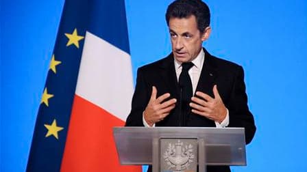 Nicolas Sarkozy, qui a reçu 276 députés de l'UMP mercredi, a laissé entendre qu'il pourrait briguer un nouveau mandat en déclarant qu'après avoir mené à bien les grandes réformes, il entendait "parler politique" à compter de la mi-2011. /Photo prise le 5