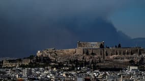 Un feu dans la périphérie d'Athènes le 22 août 2023