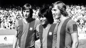 Hugo Sotil (au centre) aux côtés de Johan Cruyff (à gauche) et Johan Neeskens (à droite) le 1er août 1974
