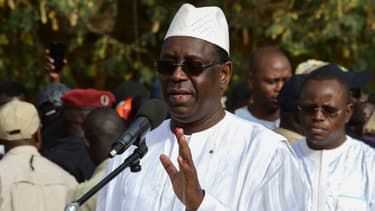 Le président sortant Macky Sall s'exprime avant de voter à l'élection présidentielle sénégalaise du 24 février