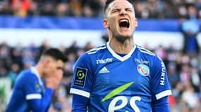 L'attaquant strasbourgeois Kevin Gameiro, après avoir raté une occasion face à Nice, lors de la 26e journée de Ligue 1, le 26 février 2022 au Stade de La Meinau