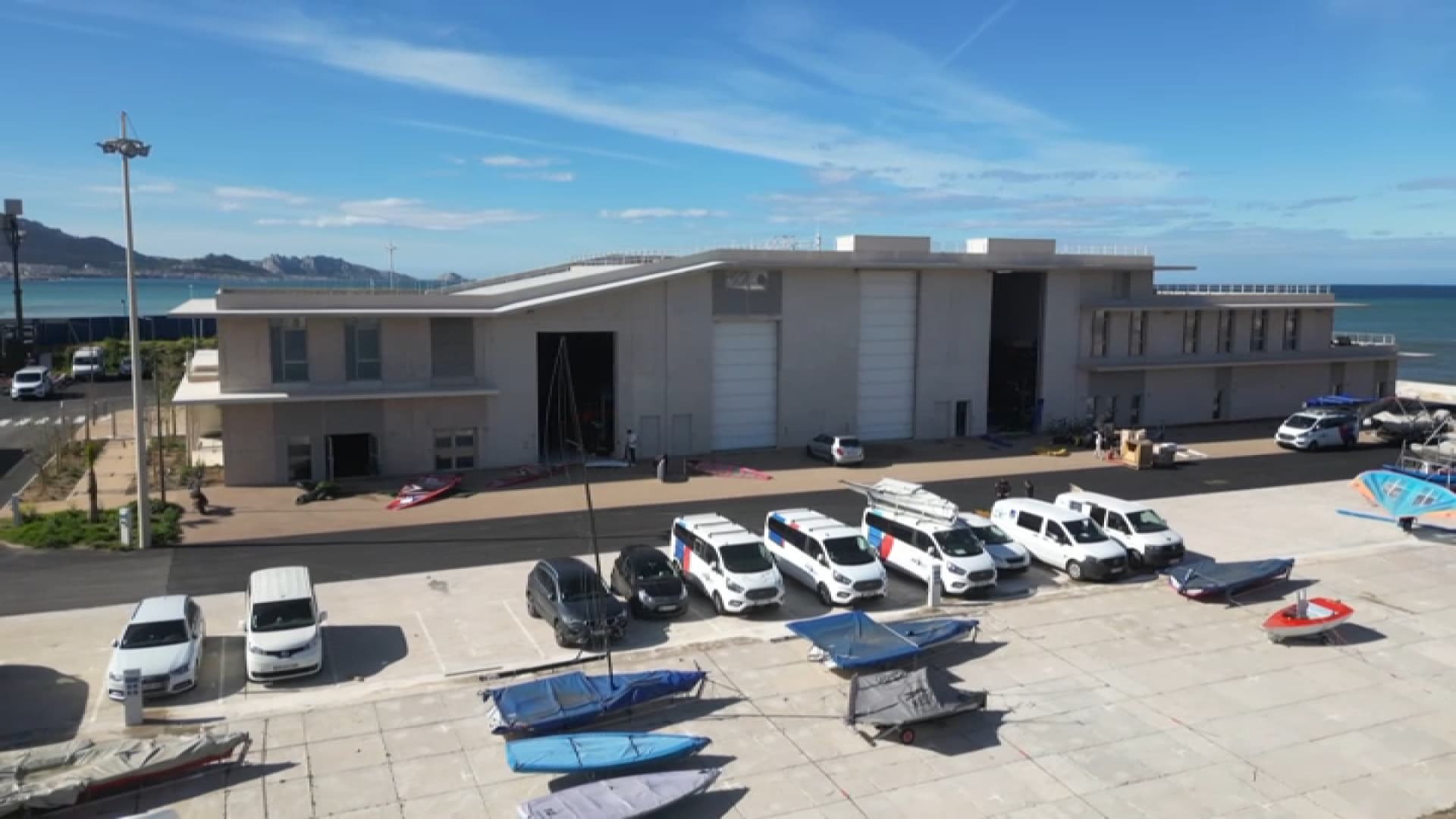 Le bâtiment du pôle France dans la marina olympique du Roucas blanc de Marseille, le 2 avril 2024, qui accueille les épreuves de voile lors des Jeux de Paris du 26 juillet au 11 août.