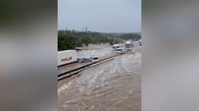 Véhicules coincés sur l'A9 inondée ce jeudi 14 septembre 2021 dans le Gard