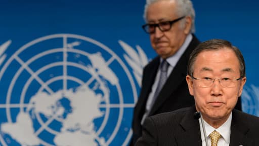 Ban Ki-Moon, le secrétaire général des Nations unies (à droite) et Lakhdar Brahimi, le médiateur de l'ONU et de la Ligue arabe pour la Syrie, lors de la conférence de presse de clôture, à Montreux, en Suisse, le 22 janvier.le
