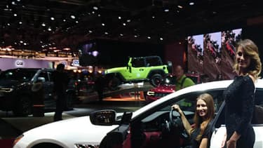 Deux hôtesses sur le stand Maserati du Mondial de l'Automobile 2016.