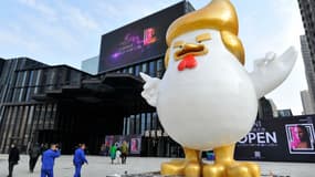 Un centre commercial chinois a décidé de réincarner Donald Trump en poulet, pour célébrer l'année du Coq. 