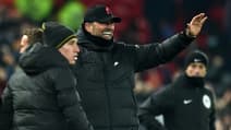 Le coach de Liverpool Jurgen Klopp après l'égalisation de son équipe face à Leicester en Coupe de la Ligue anglaise au stade d'Anfield de Liverpool en Angleterre le 22 décembre 2021 et avant de remporter les tirs aux buts