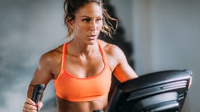 Femme faisant du sport