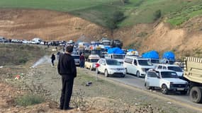 Des réfugiés arméniens sur la route vers le corridor de Latchine (Azerbaïdjan) pour rejoindre l'Arménie, le 28 septembre 2023.