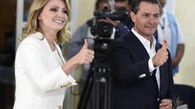 Le président mexicain Enrique Pena Nieto et sa femme Angelica Rivera après avoir voté le 7 juin 2015 à Mexico