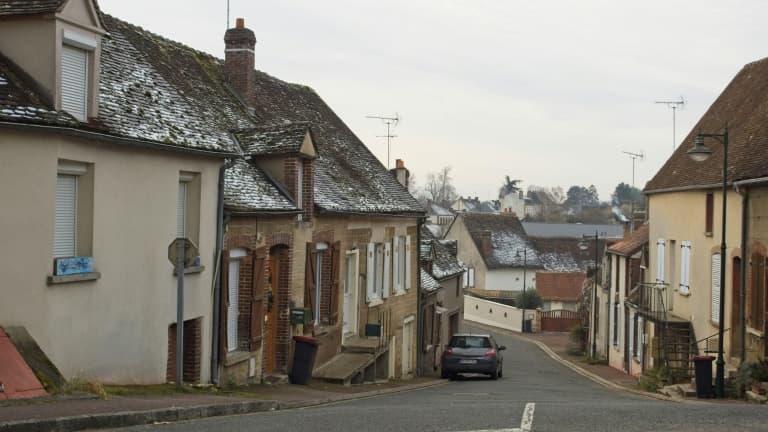 Une rue de Douchy (Loiret), le 16 janvier 2024
