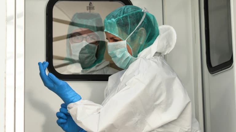 Un technicien de l'IRCGN travaille à l'identification des victimes des crues, le 12 octobre 2020 à Nice