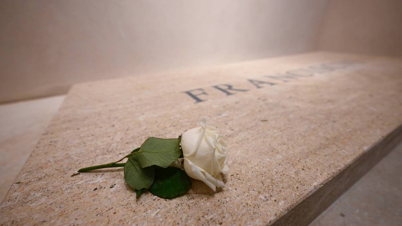 La tombe du pape François dans la basilique Sainte-Marie-Majeure, à Rome.