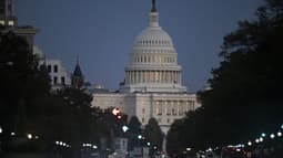 Le Capitole des États-Unis est vu depuis Freedom Plaza au cours du 20e jour de la fermeture du gouvernement fédéral à Washington, D.C.