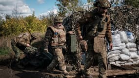 Des soldats ukrainiens sur une ligne de front près de Toretsk, dans la région de Donetsk, le 12 octobre 2022.