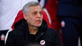 Bruno Genesio pensif pendant un match de Lille en Ligue 1, le 30 mars 2025