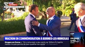 Emmanuel Macron arrive à la mairie de Bormes-les-Mimosas où il doit prononcer un discours