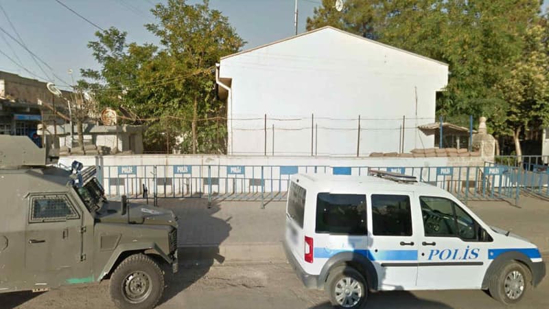 Le siège de la police de Midyat a subi une attaque à la voiture piégée ce mercredi.