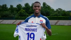 Moussa Niakhaté a signé à Lyon ce jeudi 4 juillet 2024.