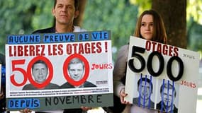 Manifestation de soutien aux journalistes Hervé Ghesquière et Stéphane Taponier, dont la détention en Afghanistan, où ils ont été enlevés en décembre 2009, a atteint 500 jours vendredi. Une quarantaine de rassemblement se sont tenus en France pour ne pas