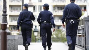 La ministre de la Justice Christiane Taubira reste favorable à la délivrance d'un récépissé par les policiers pour lutter contre les "contrôles au faciès", mais son collègue de l'Intérieur Manuel Valls a choisi le retour du port du matricule par les polic