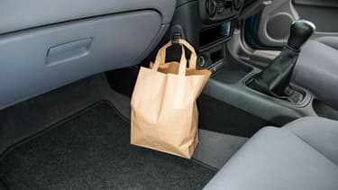 Une invention phare des années 1990, injustement ignorée de tous, le "Curry hook". Nissan lui rend justice alors que le petit bout de plastique fête ses vingt ans.