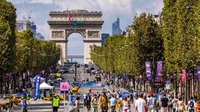 Les Champs-Elysées et l'Arc de Triomphe à Paris, le 2 septembre 2024