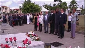 Hollande se recueille sur la tombe d'Aimé Césaire