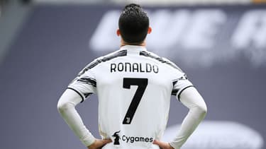 Le brassard de Cristiano Ronaldo vendu  64.000 euros pour aider