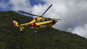 Un hélicoptère de la sécurité civile à Roquebillière (Alpes-Maritimes) le 3 octobre 2020. (illustration)