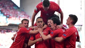 La joie des Danois après leur but contre la Belgique