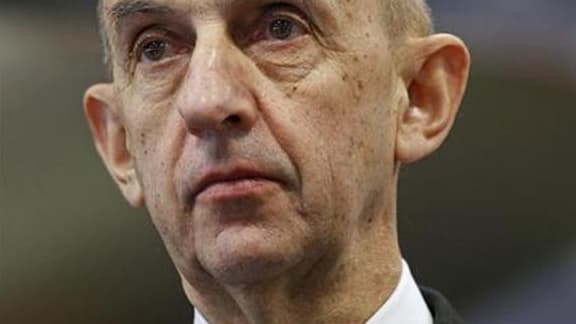 Louis Gallois, ancien président exécutif d'EADS, a été désigné mercredi en conseil des ministres nouveau commissaire général à l'investissement en charge du Grand Emprunt. /Photo prise le 30 janvier 2012/REUTERS/Jean-Paul Pélissier