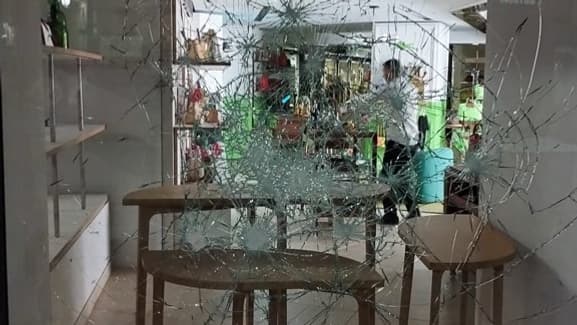 Les Galeries Lafayette ont été dégradées par des manifestants à Strasbourg.