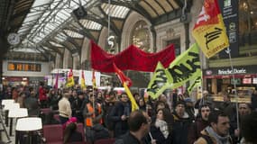 Les syndicats pointent des suppressions de postes souvent plus nombreuses qu'annoncées