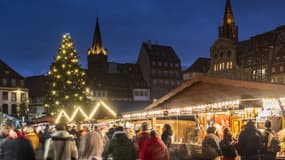 Édition 2024 du marché de Noël de Strasbourg sur la place Kleber, en novembre 2024. 