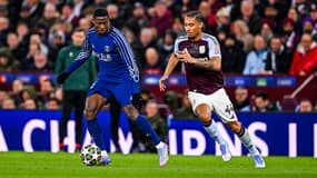Nuno Mendes et Boubacar Kamara lors d'Aston Villa-PSG en Ligue des champions, le 15 avril 2025