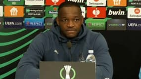 Steve Mandanda en conférence de presse, le 13 avril 2022