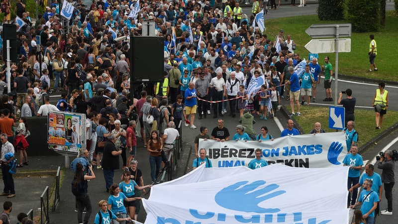 Des manifestants demandant la libération de prisonniers basques le 11 juin à Bayonne