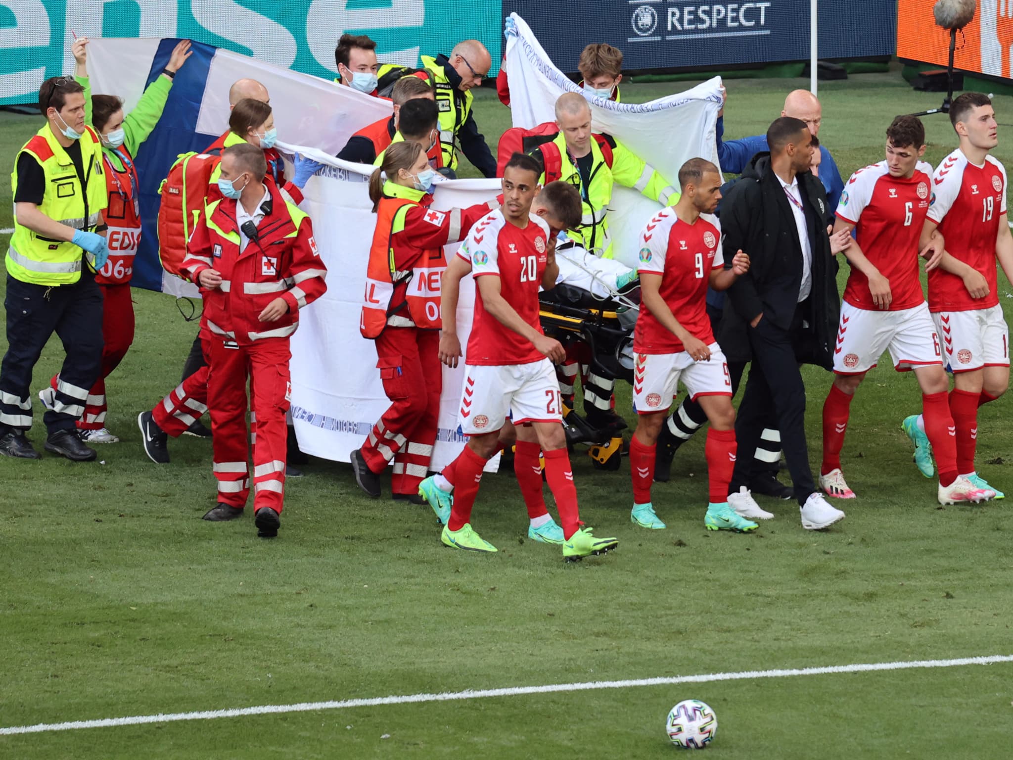 Danemark-Finlande: polémique sur les images d'Eriksen, le réalisateur du  match se justifie