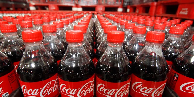 La bouteille de Coca-Cola de 1.75 L était en 2022 le troisième produit qui génère le plus de chiffre d'affaires dans les supermarchés en France.