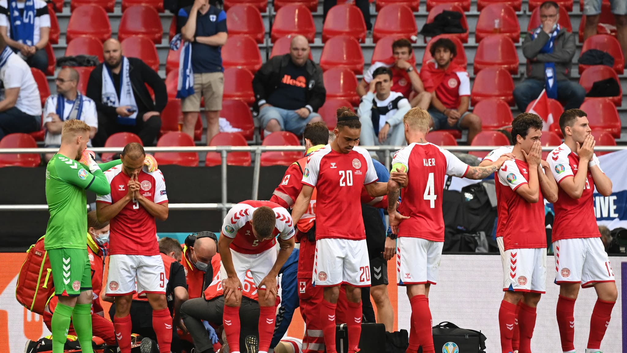 Les joueurs danois sous le choc après le malaise de Christian Eriksen