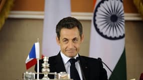 A New Dehli, Nicolas Sarkozy a célébré l'Inde comme un "partenaire stratégique majeur" de la France, revendiquant une série de contrats potentiels d'un montant de 15 milliards d'euros. /Photo prise le 6 décembre 2010/REUTERS/Lionel Bonaventure/Pool