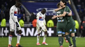 Subotic tombe dans les bras de Debuchy (à droite)