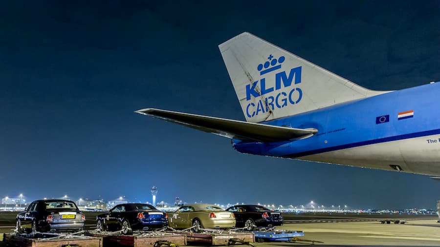 Les Dawn ont dû être mises sur palettes dès le départ du Royaume-Uni pour limiter tout risque de casse, une fois à Amsterdam. Les Dawn ont dû être mises sur palettes dès le départ du Royaume-Uni pour limiter tout risque de casse, une fois à Amsterdam.