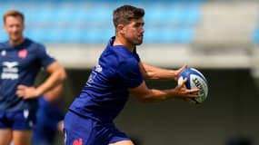 Le demi d'ouverture Louis Carbonel lors d'un entraînement du XV de France, le 20 juin 2024