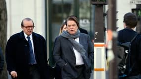 Bernard Tapie (C) et son avocat Hervé Temime le 12 mars 2015 à Paris