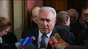 Dominique Strauss-Kahn s'exprime à la sortie du Tribunal de Paris le 26 février 2013.